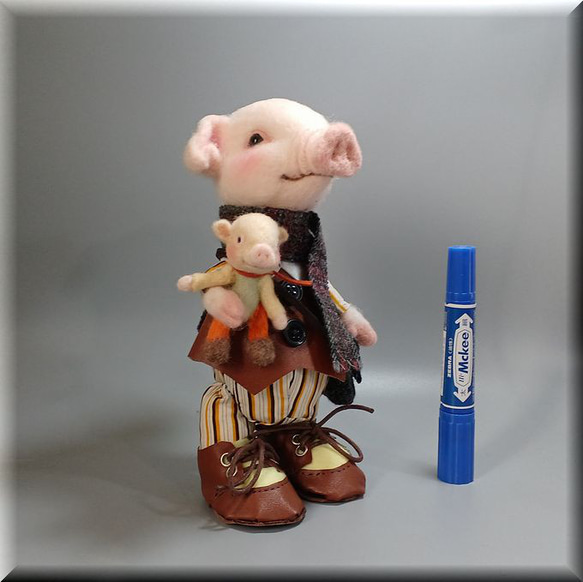 羊毛フェルト　豚　立ち豚さん　ぶた　ブタ　豚フィギュア 4枚目の画像