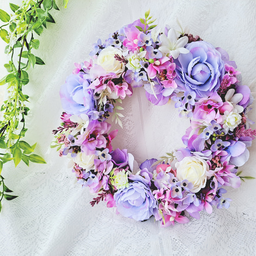 ラナンキュラス・紫陽花・白バラの薄紫リース（アーティフィシャル  