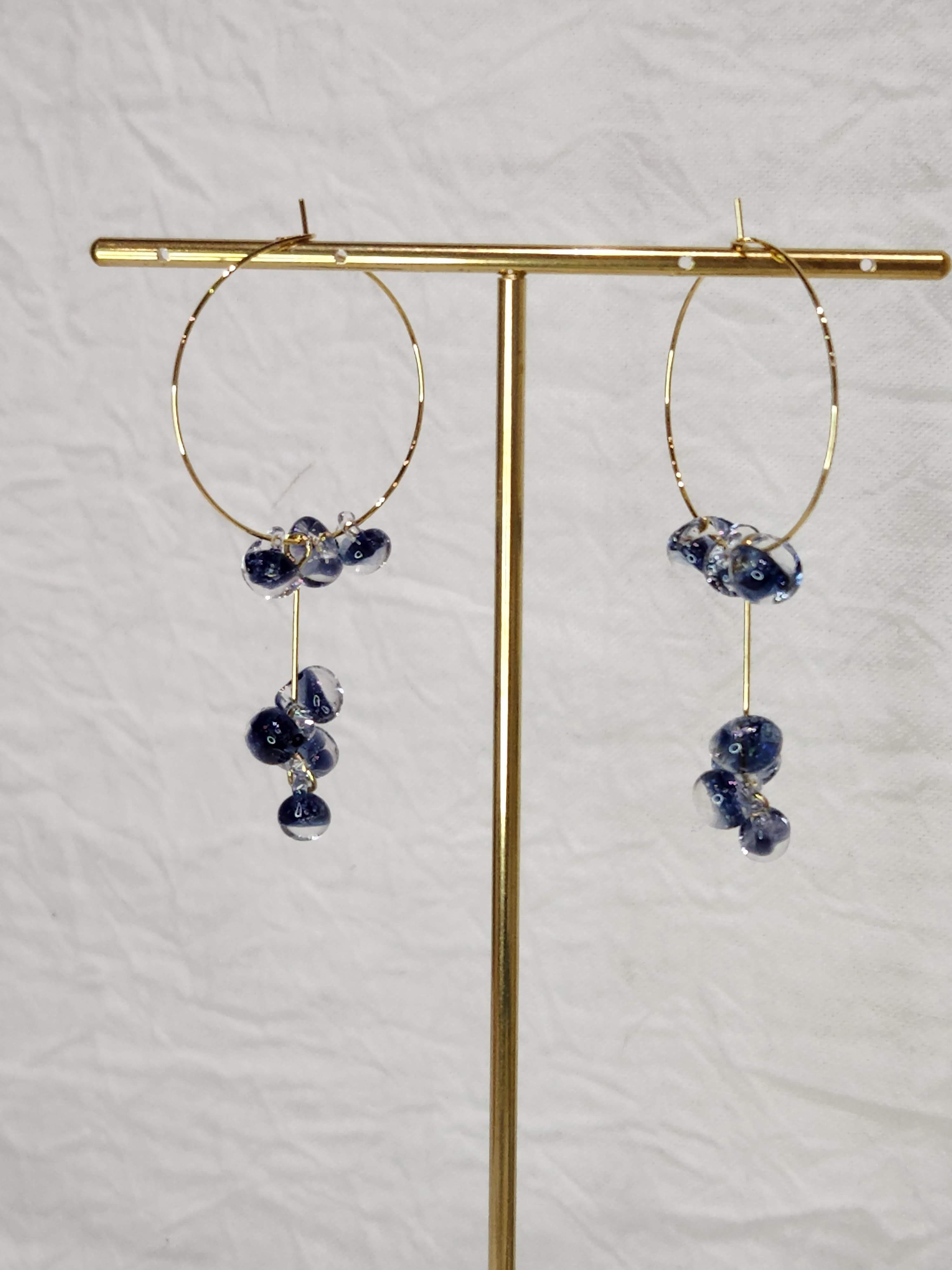 ティアドロップ　ガラスビーズ　バブルス／フープピアス