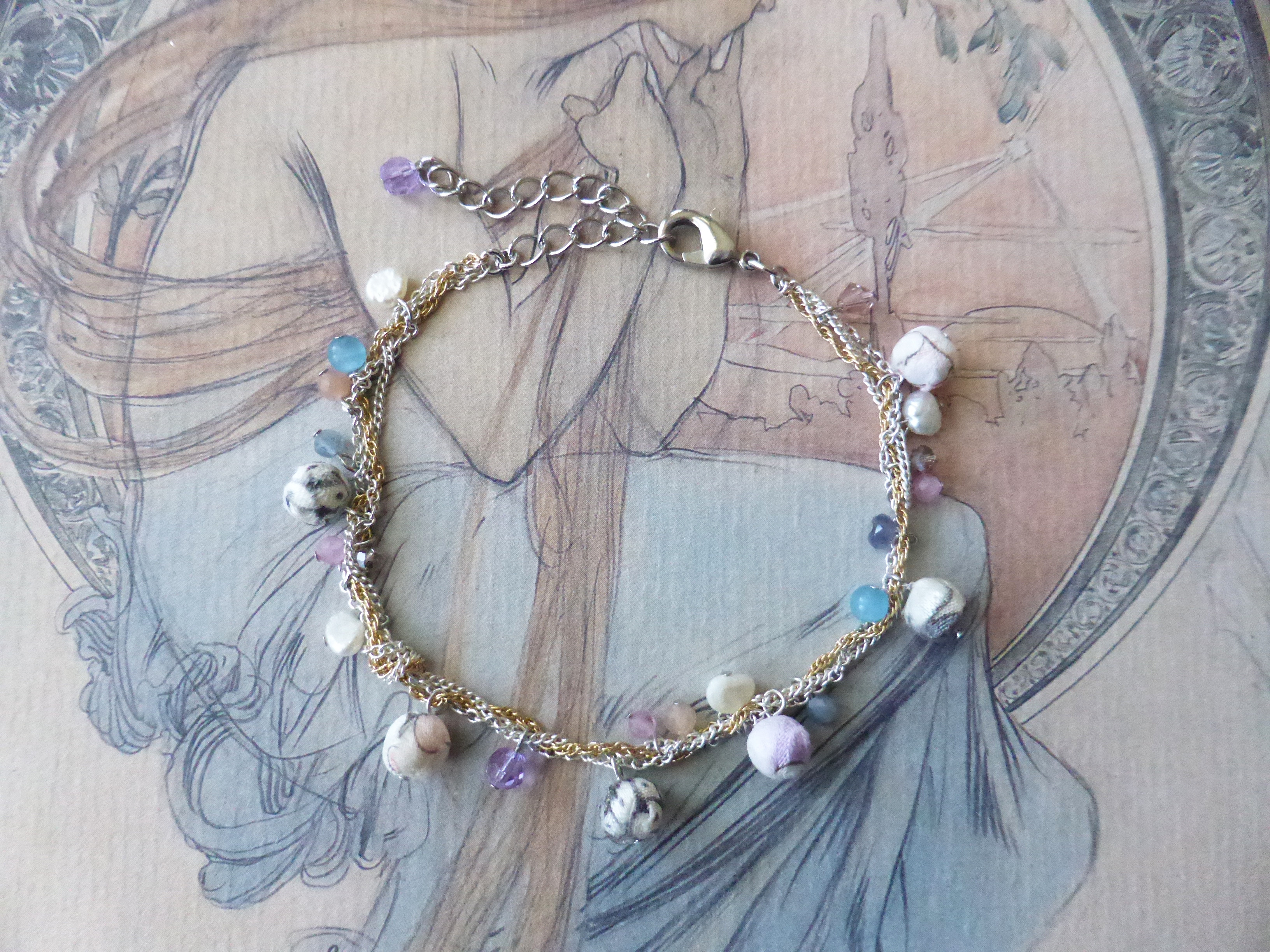 着物生地と天然石を散りばめたパステルカラーブレスレット 22169