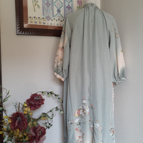 ★着物リメイク/黒留袖/ラグランスリーブ/ハイネックワンピ―ス/一点物 /正絹★ ☆ 着物リメイク 訪問着 ラグランスリーブ ハイネックワンピ―ス