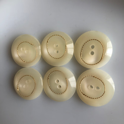 アンティーク ボタン 6個　ビンテージ 昭和 レトロ 個性的 ハンドメイド素材 日本製 ポップ アクセ ホワイト　白 2枚目の画像