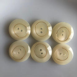 アンティーク ボタン 6個　ビンテージ 昭和 レトロ 個性的 ハンドメイド素材 日本製 ポップ アクセ ホワイト　白 1枚目の画像