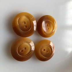 アンティーク ボタン 4個　ビンテージ 昭和 レトロ 個性的 ハンドメイド素材 日本製 ポップ アクセ ライトブラウン 6枚目の画像