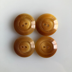 アンティーク ボタン 4個　ビンテージ 昭和 レトロ 個性的 ハンドメイド素材 日本製 ポップ アクセ ライトブラウン 2枚目の画像