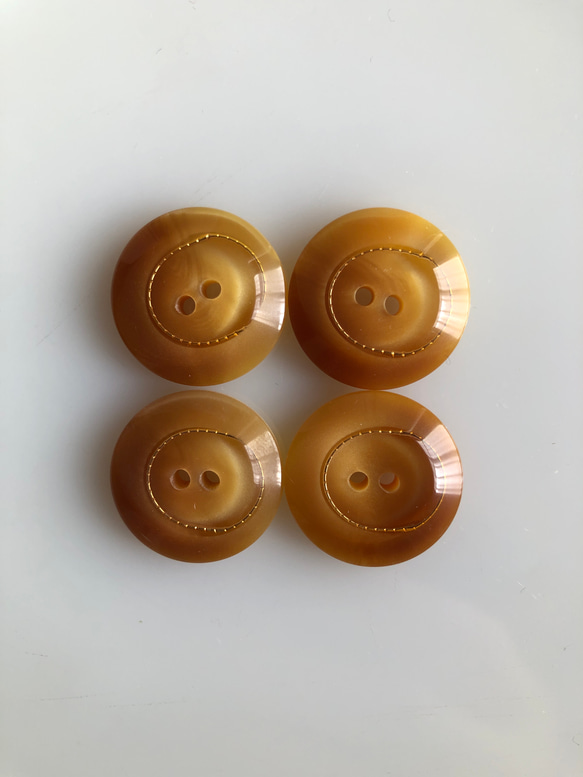 アンティーク ボタン 4個　ビンテージ 昭和 レトロ 個性的 ハンドメイド素材 日本製 ポップ アクセ ライトブラウン 2枚目の画像
