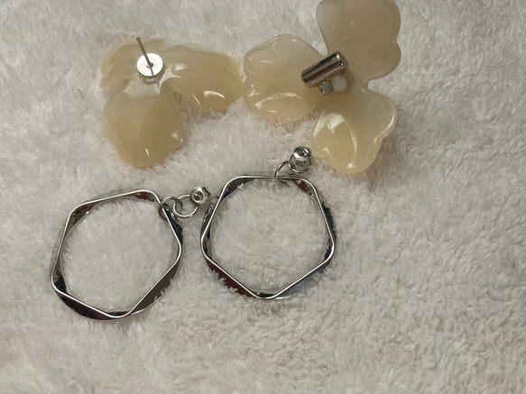 sheer beige flower×ringピアス・イヤリング 5枚目の画像