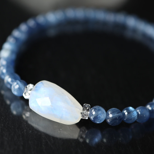 スリランカ産ロイヤルブルームーンストーン ラウンド7mm ブレスレット