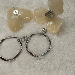 感謝 price♡sheer beige flower ピアス・イヤリング 4枚目の画像