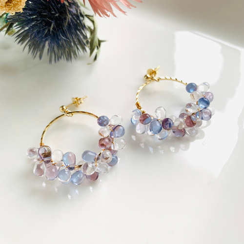 紫陽花パープルドロップのキラつやピアス（イヤリング） ピアス
