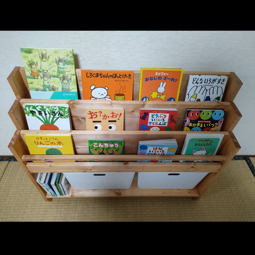 大量収納】天然木使用の暖か味ある絵本棚（3段収納型） 本棚・絵本棚 