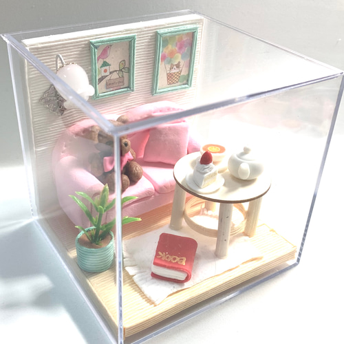 ☆ケース入りミニドールハウス(受注生産) ピンクのソファー 樹脂粘土