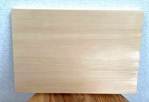 カッティングボード　まな板　ヒバ　　　　　　✴︎綺麗な一枚板です✴︎ 1枚目の画像