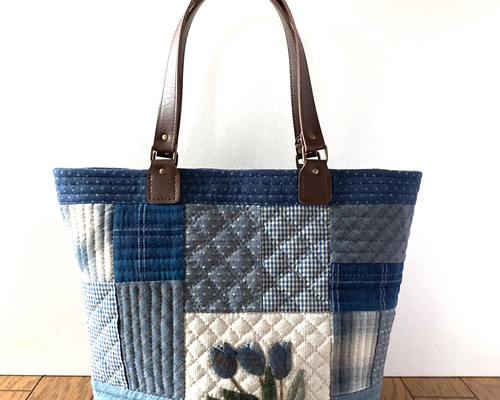 チューリップのパッチワークキルトバッグ トートバッグ lilla＊ 通販