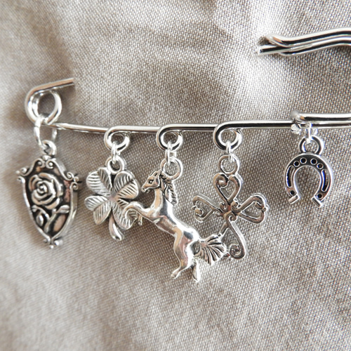 お顔ブローチリクエスト受付ページ／お気軽にどうぞ