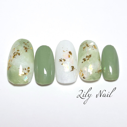 オリーブ色ニュアンスネイルチップ ネイルチップ（つけ爪） Lily