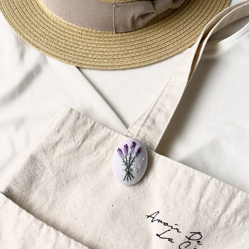 ラベンダーの刺繍ブローチ（ライトパープル） ブローチ Buugen