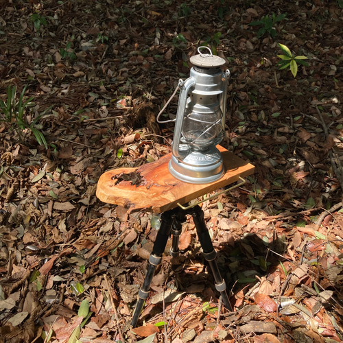 キャンプテーブル 欅（けやき）一枚板 三脚テーブル アウトドア 真鍮