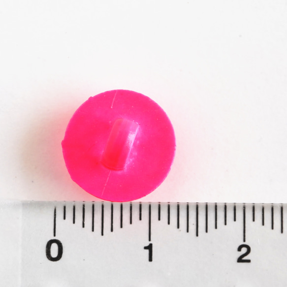 (2個) 12mm ネオンピンクのボタン  フランス製  ＊ フューシャピンク 6枚目の画像