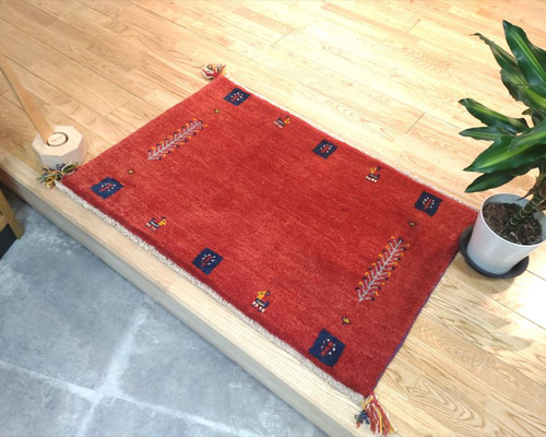 【夏のキャンペーン】ギャッベ　玄関　88×60　茜色　桃色　生命の木　実 夏のキャンペーン】ギャッベ 玄関 88×60 茜色 桃色 生命の木 実