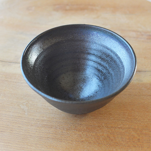 小碗/黑色烤陶器（可用於微波爐、烤箱、洗碗機） 第3張的照片