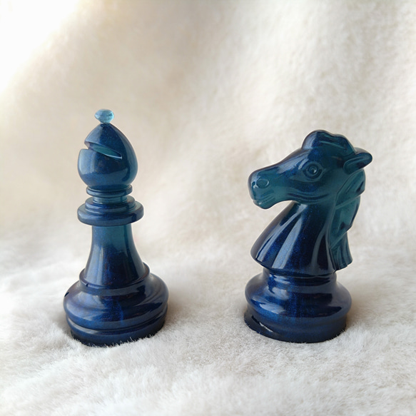 レジン製【チェスの駒】ブルーブラック 3枚目の画像