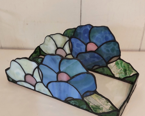 青と白い花のステンドグラス製ティッシュケース ティッシュケース あか