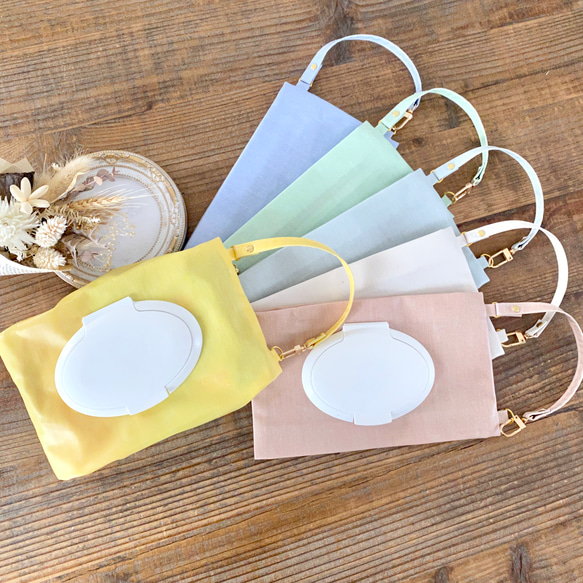 セーラームーン ファブリックポスター復刻風ケース　ウェットティッシュポーチ セーラームーンFC限定販売】