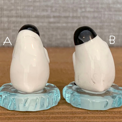 帝企鵝 Chick Figurine Glass Holding Adelie Penguin 第2張的照片