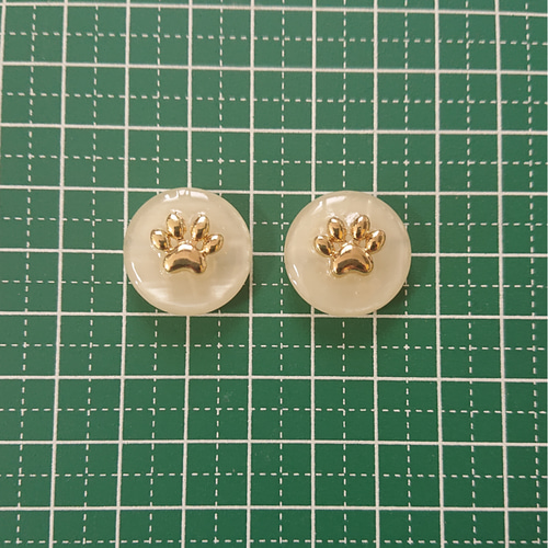 猫のボタン☆肉球2個 j-33 再販/ネコ/ボタン/カボション/肉球/動物 