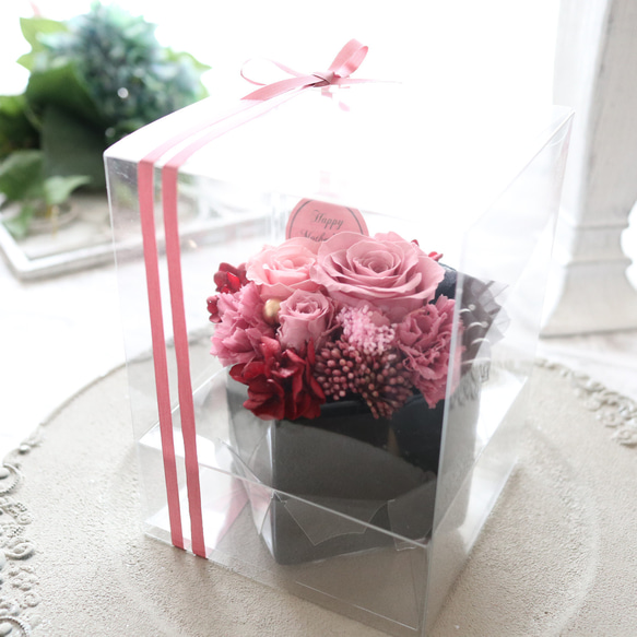 スモーキーピンクのバラとカーネーションの華やかなアレンジメント｜母の日・誕生日・退職祝い　pre.091 2枚目の画像