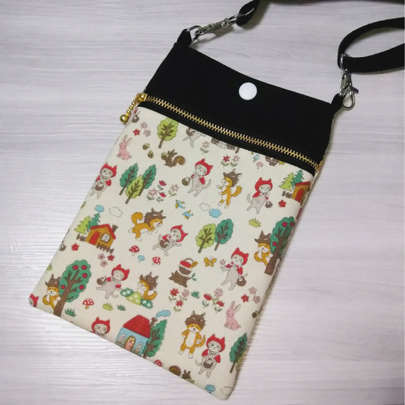 猫ずきんと柴オオカミ スマホショルダー 選べる3色／ショルダー長さ調整可能 3枚目の画像