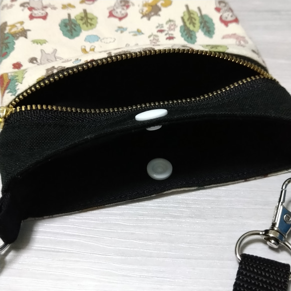 猫ずきんと柴オオカミ スマホショルダー 選べる3色／ショルダー長さ調整可能 5枚目の画像