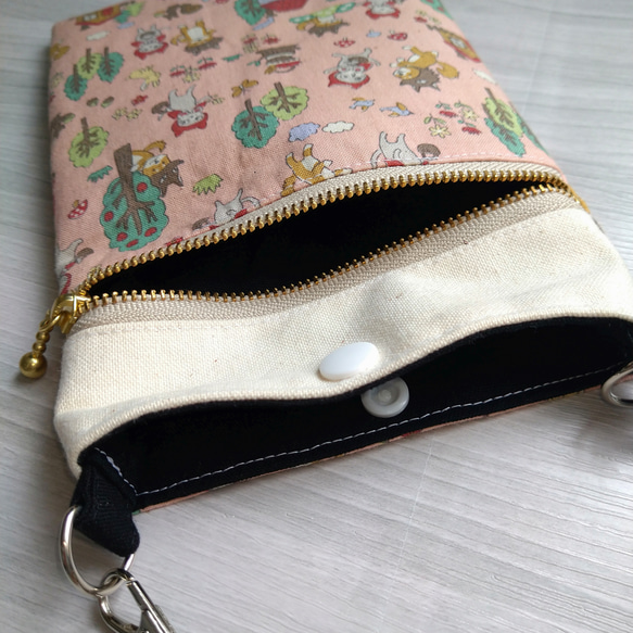 猫ずきんと柴オオカミ スマホショルダー 選べる3色／ショルダー長さ調整可能 8枚目の画像