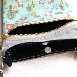 猫ずきんと柴オオカミ スマホショルダー 選べる3色／ショルダー長さ調整可能 11枚目の画像