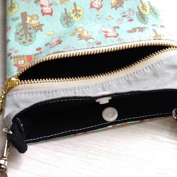 猫ずきんと柴オオカミ スマホショルダー 選べる3色／ショルダー長さ調整可能 11枚目の画像