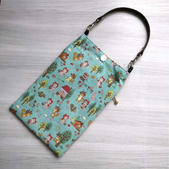 猫ずきんと柴オオカミ スマホショルダー 選べる3色／ショルダー長さ調整可能 10枚目の画像