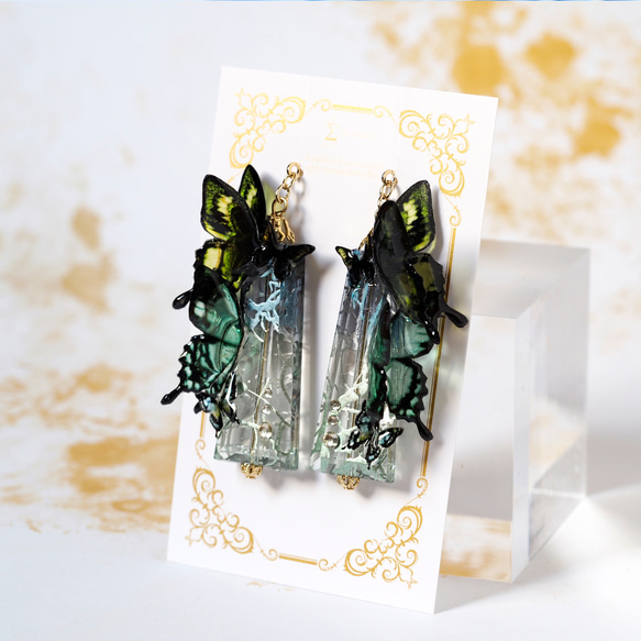 【 一点物 】耳飾り 森の柱と緑蝶々 〈 イヤリング , ピアス 〉 2枚目の画像
