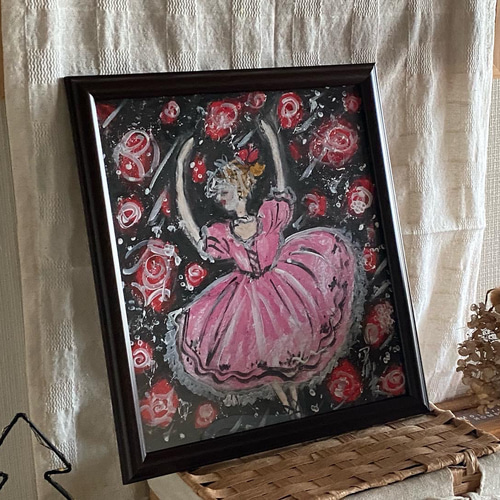 絵画 。壁掛け絵原画手描き【部屋の中で花瓶を片付ける少女と