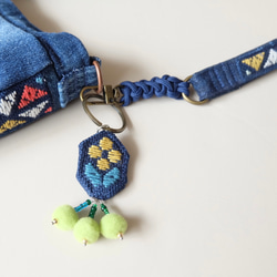 こぎん刺しレトロフラワーキーホルダー【花☺︎バッグチャーム☺︎刺繍】 1枚目の画像