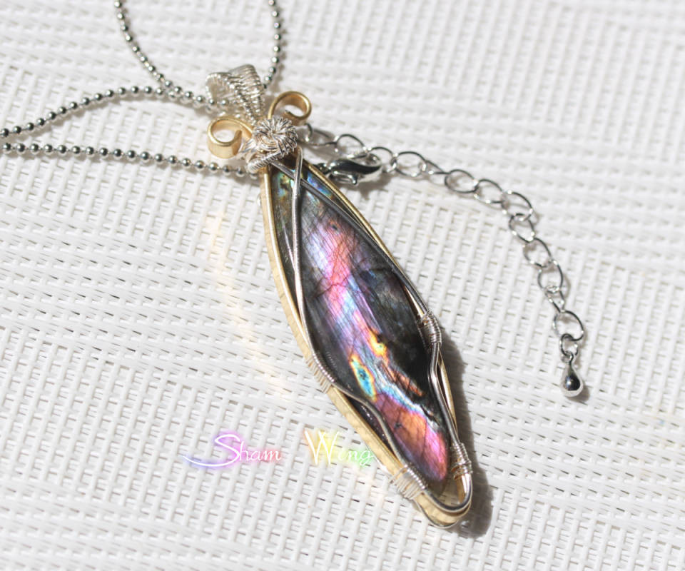 ギラギラレインボー大粒ラブラドライト ワイヤーネックレス.+:｡揚羽.+:｡✿天然石