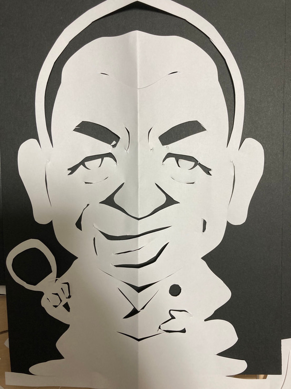 似顔絵切り絵～福を呼び込む紙切り師 花房銀蝶 