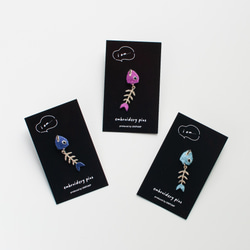 チンアナゴ・ニシキアナゴ (刺繍ブローチ・ピンバッジ) ブローチ