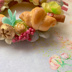 本物ミニパンとお花のアレンジリース♡パン増量 6枚目の画像