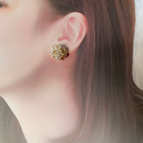 選べる3種類◯ 小さいビーズ刺繍イヤリング (ゴールド、ホワイト