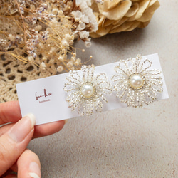 再販＊ビーズ刺繍♡ゴージャスなお花のピアス/イヤリング イヤリング