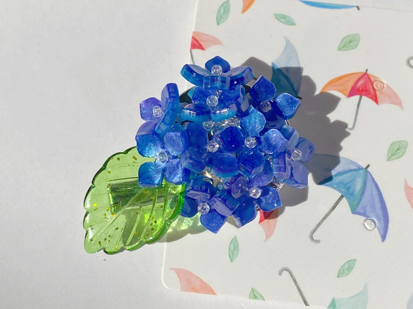 キラキラ紫陽花のブローチ ヘアクリップ付きコサージュピン 星空色 2枚目の画像