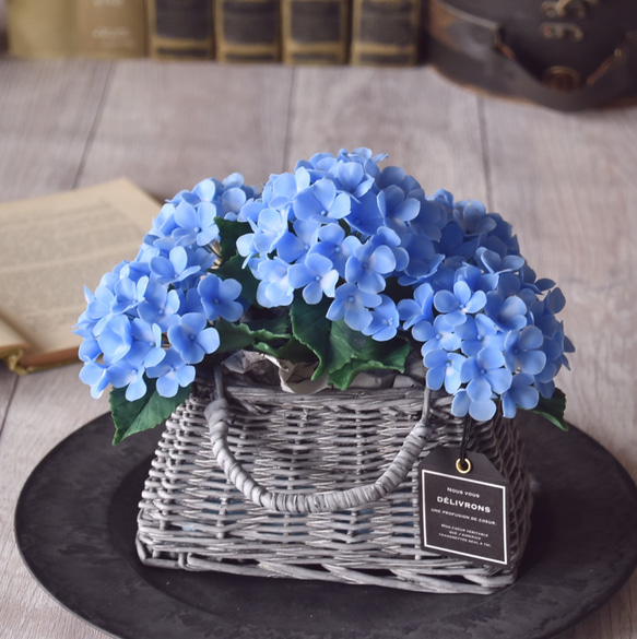 ◆粘土のお花◆　紫陽花　ライトブルー　グレーバスケット　A796 4枚目の画像