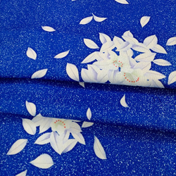 【正絹　洗い済】瑠璃紺色に白いあられ柄と清楚な洋花の生地　約36×50～100ｃｍ　着物地　古布　はぎれ 4枚目の画像