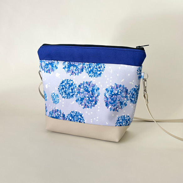 青い紫陽花の帆布ショルダーバッグ『紫陽花ハンドメイド2023』 3枚目の画像